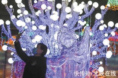 展区|“冰墩墩”“雪容融”“搬”到游客身边 龙庆峡冰灯展冬奥元素“亮”了