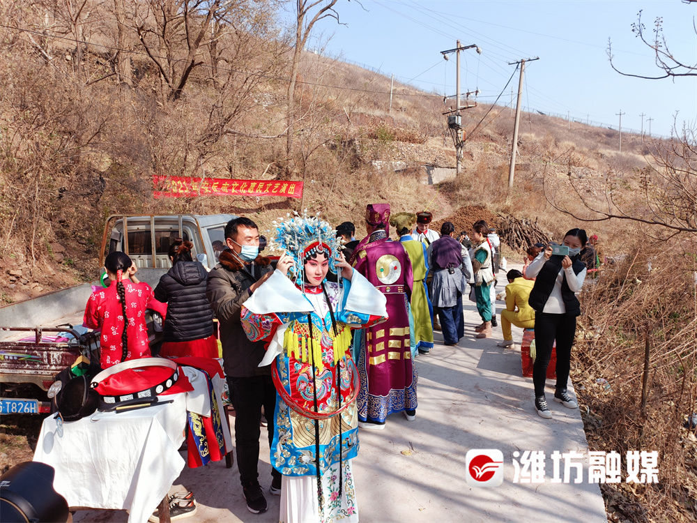 宋晓波！这天，十几人的小山村像过节似的