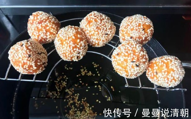 早餐饼新吃法,不放面粉,外焦里嫩,香甜可口,一出锅连吃3个