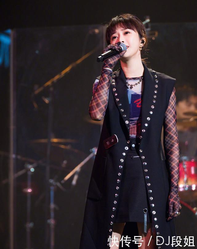 曾是那英组“四金花”,因吴莫愁与张碧晨闹翻,今事业爱情双丰收