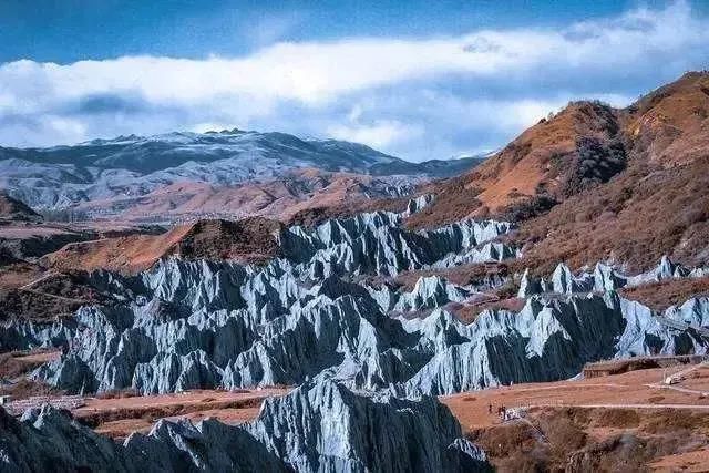 雪山|10月4日，雅康高速车少路畅，出游甘孜正当时