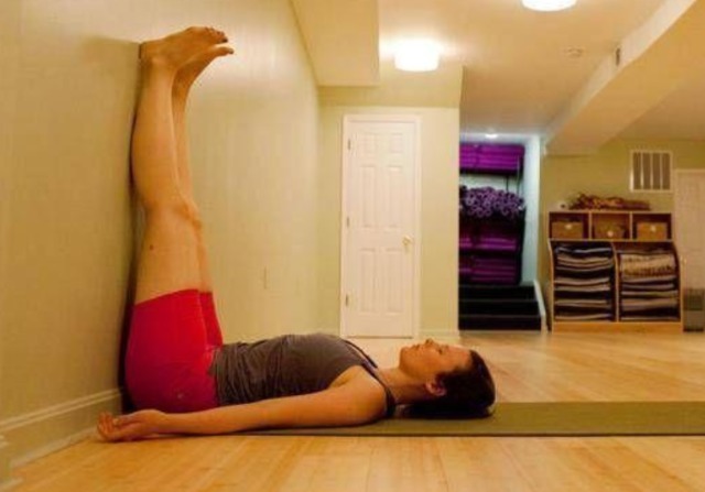 睡眠质量|女人坚持每天“靠墙抬腿”，会发生哪些改变别明白的太晚！