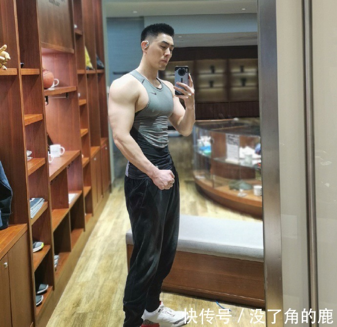 健身达人|身材如雕刻的肌肉奶爸，金牛座健身达人，一周至少保持五天训练！