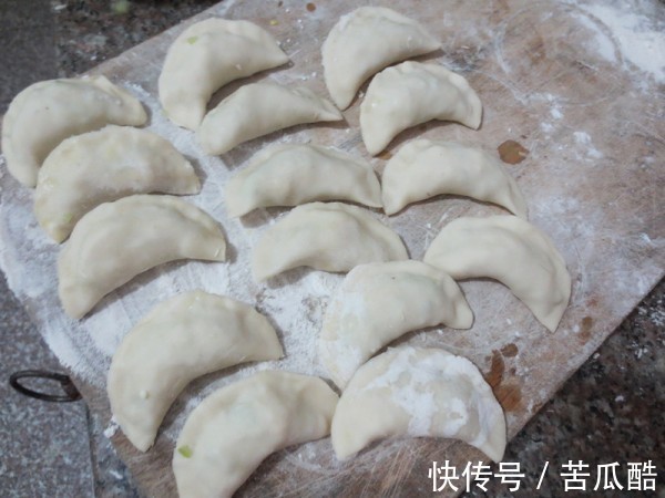 用此物包饺子还是头一次见，不吃此馅就太亏了，一顿两盘都不嫌多