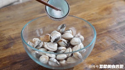 1小勺|蒸鸡蛋别只加葱了!现在流行跟它搭,随手一蒸鲜掉魂