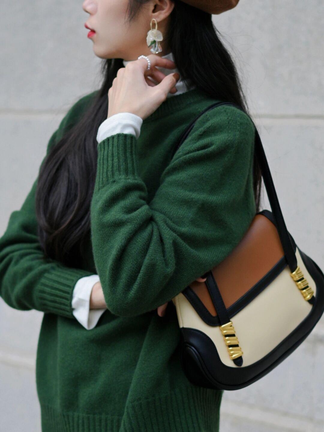 打底衫 冬天很百搭的毛呢大衣,基础的搭配也能够穿出时尚感!