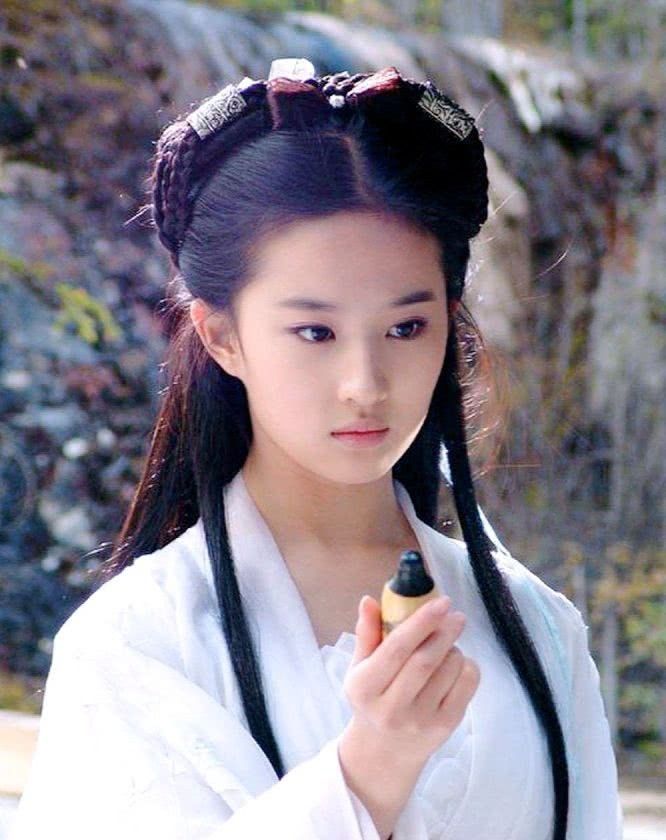 神雕侠侣|同样被点穴,同样是花容月貌,为何小龙女遭遇玷污,黄蓉却没事