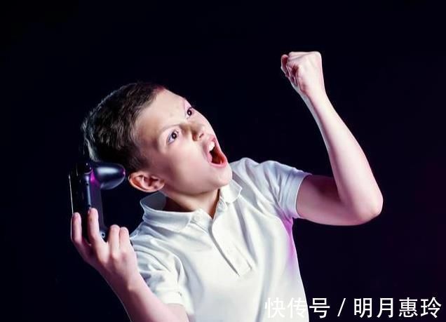 妈妈说|儿子被班长欺负,妈妈找到对方说了一段话,从此儿子再也不受欺负