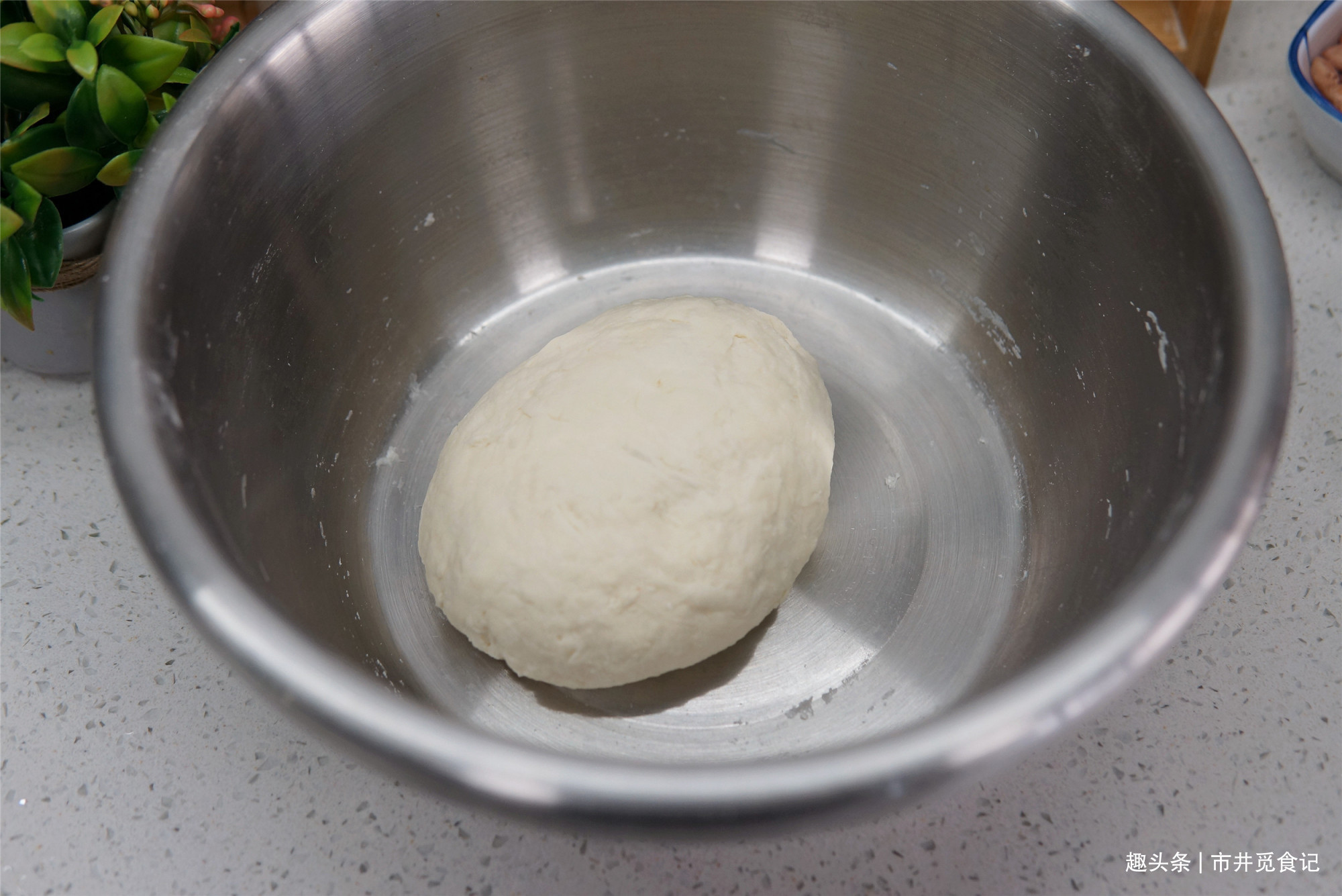 冬天蒸馒头,掌握1个窍门,30分钟发满一盆面,馒头白胖又松软