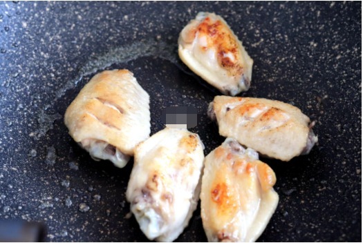  红烧鸡翅这样做，味道一点不输可乐鸡翅，香浓可口，做法还超简单