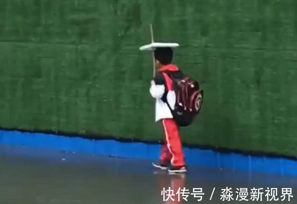 生活态度|“宁采臣宝宝”走红,淋不淋雨的无所谓,重要的是生活要有仪式感