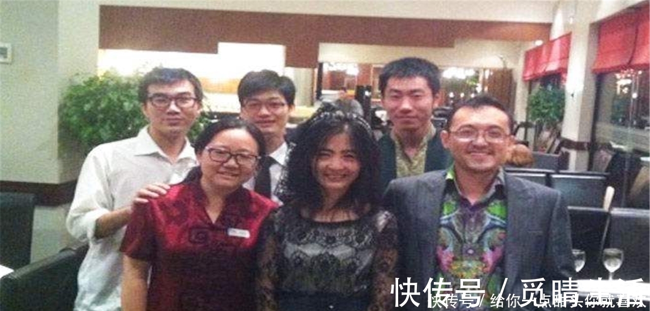 7年前的《非诚勿扰》上，51岁阿姨被34岁小伙牵走，后来咋样了