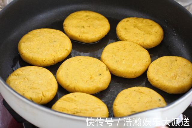 怎样做出完美的南瓜饼不油炸金黄软糯更有营养，孩子还爱吃