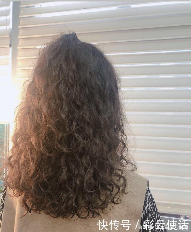 烫发 越烫越时尚发型20款,蓬松瘦脸真洋气,有你同款吗