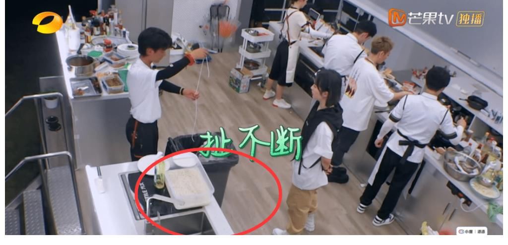 宁静|《中餐厅5》到底有多假?客人吃到生米线不吭声,赵丽颖反应得体