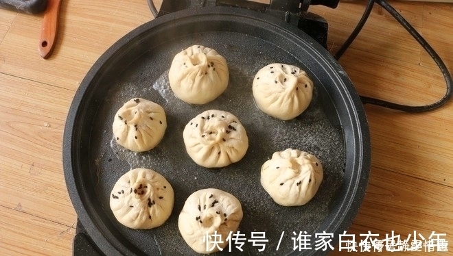 煎包|吃煎包一定要吃这个馅的,一年365天吃都不够,皮薄馅大,过瘾