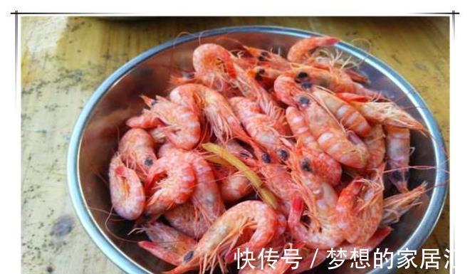 婆婆旅游回家送我化妆品，我特意做一桌菜庆祝，饭后老公都羡慕我