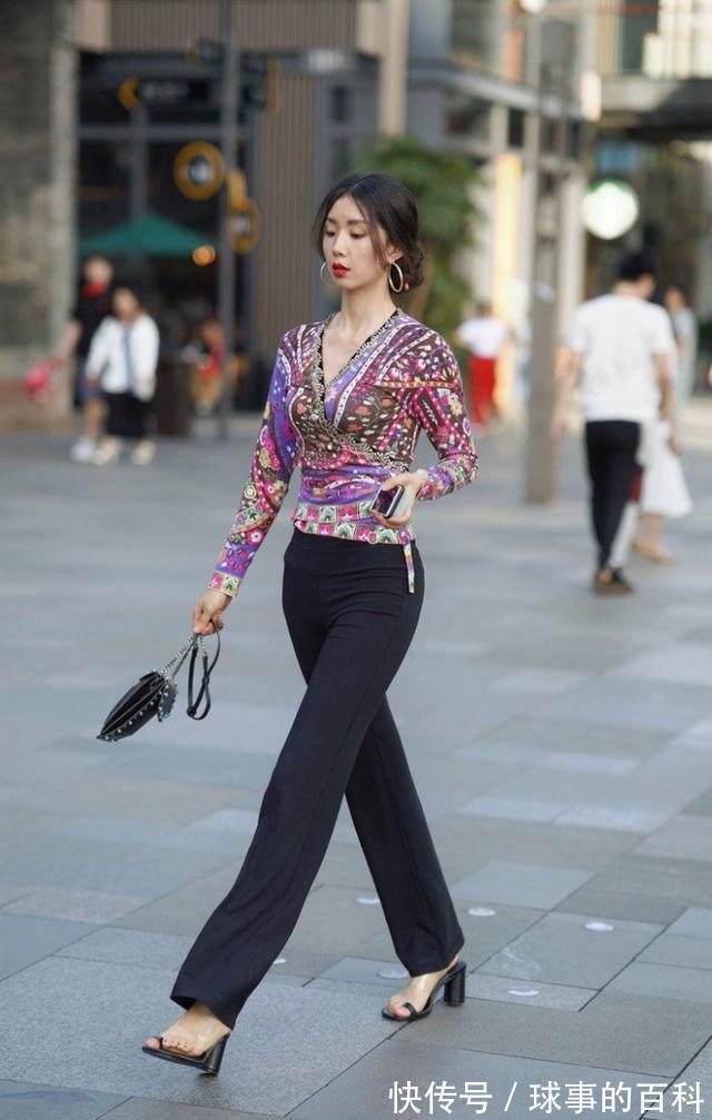 长裤|粉色衬衣配牛仔裤,简单的线条也能衬托出身材,这气质极佳
