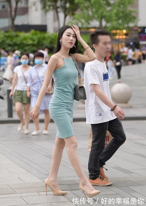 裙子 个高的女生就是有优势，时尚裙子不简单，升级颜值更显完美