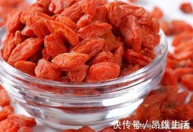 失眠|每晚睡觉之前嚼几颗枸杞，能缓解失眠带来的困扰，不妨试试看