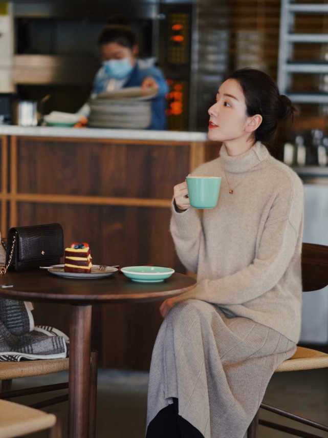 高领毛衣 大衣内搭别乱选!一件高领毛衣就能满足所有的穿衣需求,温柔优雅