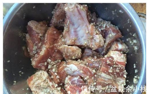 排骨这样做，酥酥脆脆，肉质紧致，越吃越香，做法简单！