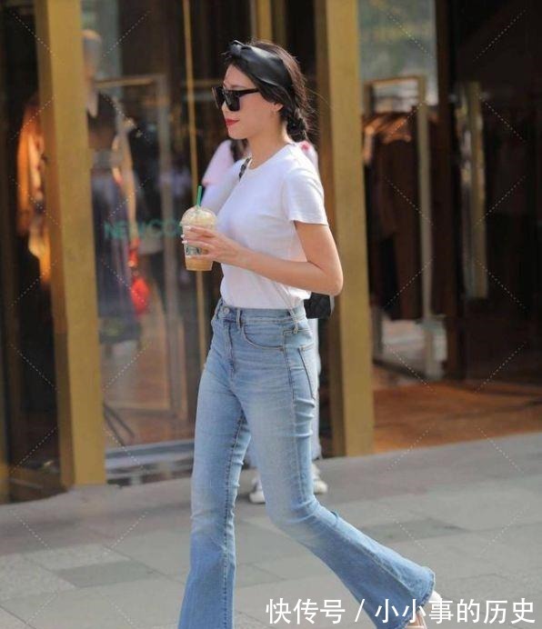 时尚 浅蓝色牛仔喇叭裤,好搭又时尚!