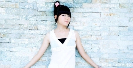 仪态|每天坚持靠墙站10分钟,一个月后,身体会发生这5个“变化”