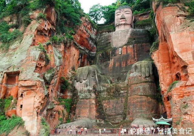 乐山大佛修复后变脸“小鲜肉”,但比这些失败案例强多了