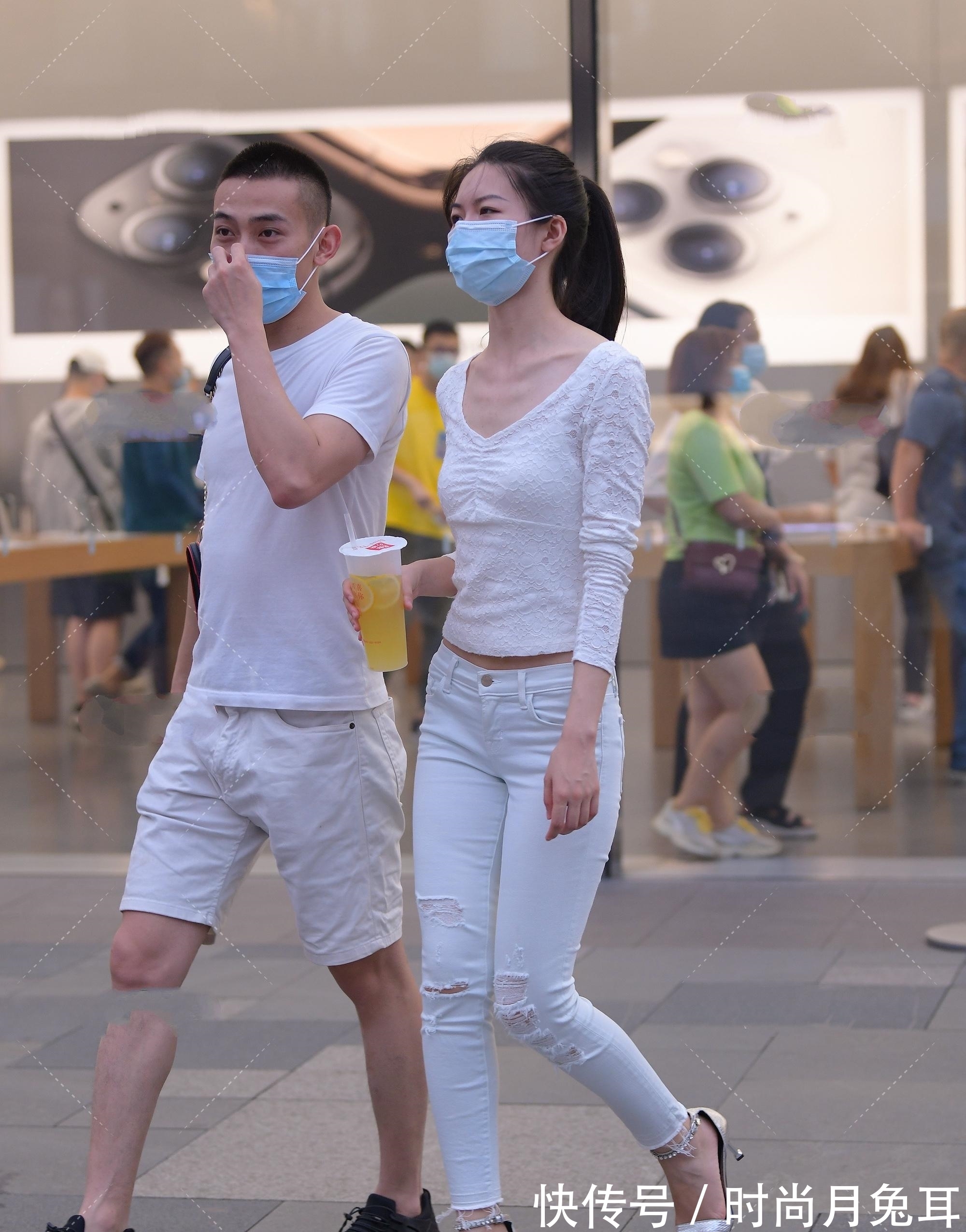 服饰|蕾丝是女性的魅力的标志,蕾丝打底衫更是时尚精致