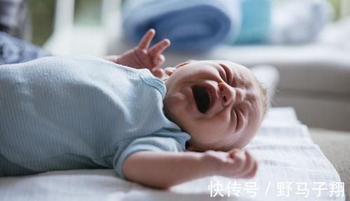 委屈|宝宝被妈妈骂哭,为何还要妈妈抱?背后原因,很暖心