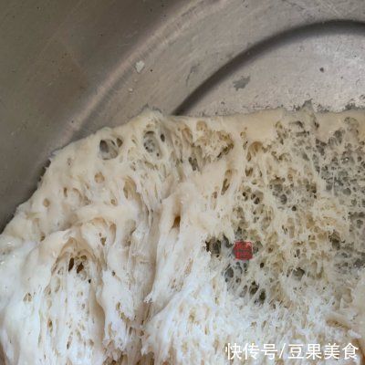 闲食光：花边榴芒牛肉披萨