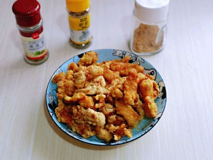 在家做好吃的小零食，椒盐鸡肉条太香了，孩子吃不够