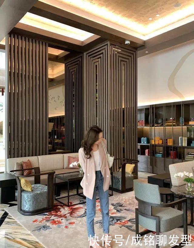 青春|春末时尚潮人穿搭，青春减龄极度舒适，用超美搭配让你瘦成闪电