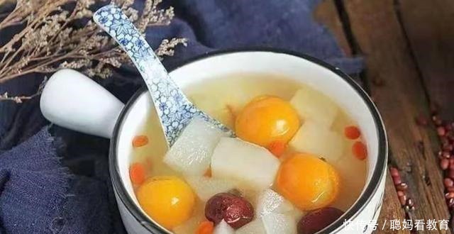 冬天,雪梨和“它”天生一对,每天喝一点,止咳化痰,润肺清热!
