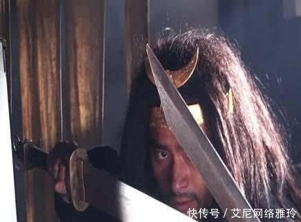  到底|武松到底是一个什么样的人？一个人，两把刀，兄弟情，真出家