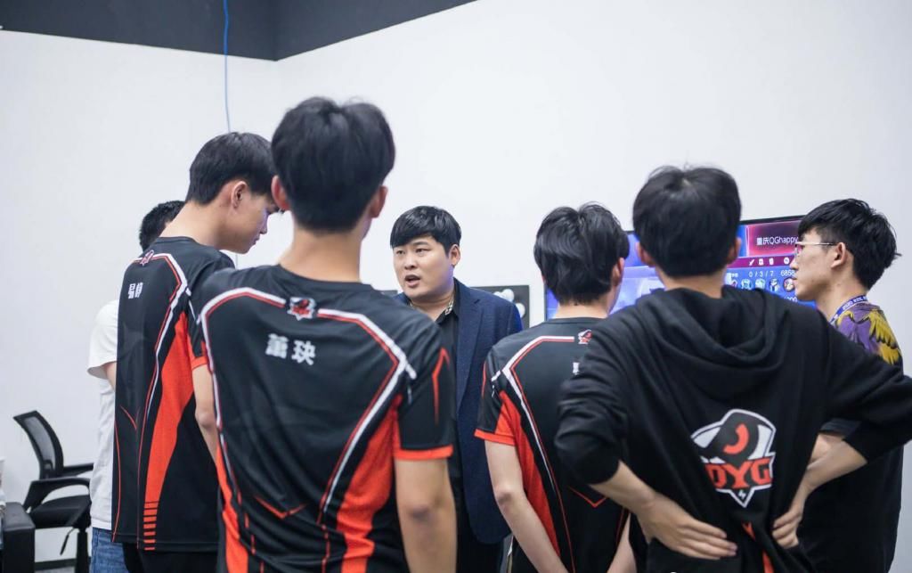 恐惧|AG3-0零封DYG，月光“嘲讽”SK：他还需要成长，体会被支配的恐惧