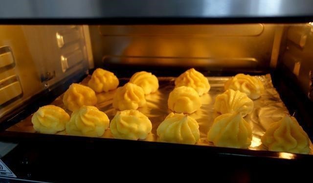 面粉别总做面条,试试做成甜点,入口即化,孩子特别喜欢吃