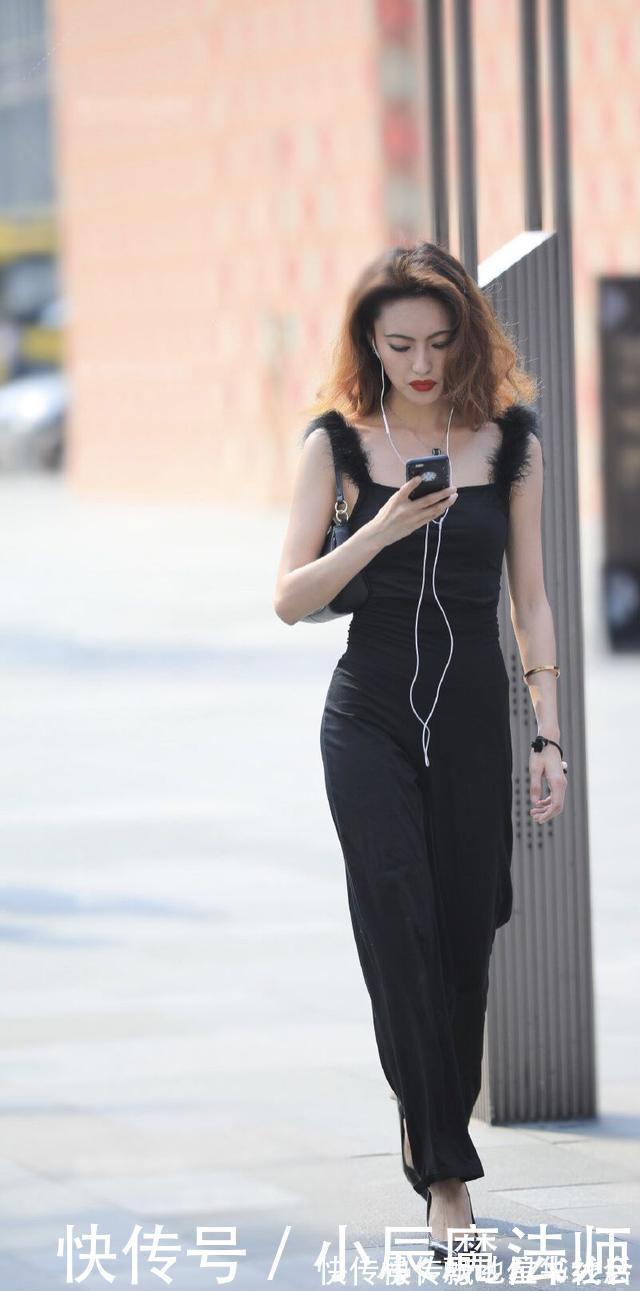 高雅 街头美女的另类穿搭,把狐尾当吊带,展现“连体裤”的秘密