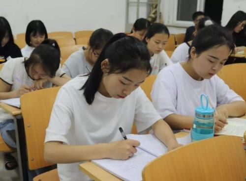 住宿费用|一名大学生，从大一到大四到底要花多少钱？看完才知家长真的不易