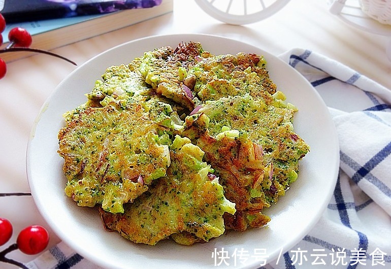 我的早餐饼火了,顶饱又低脂,同时还能润肤,最适合早秋
