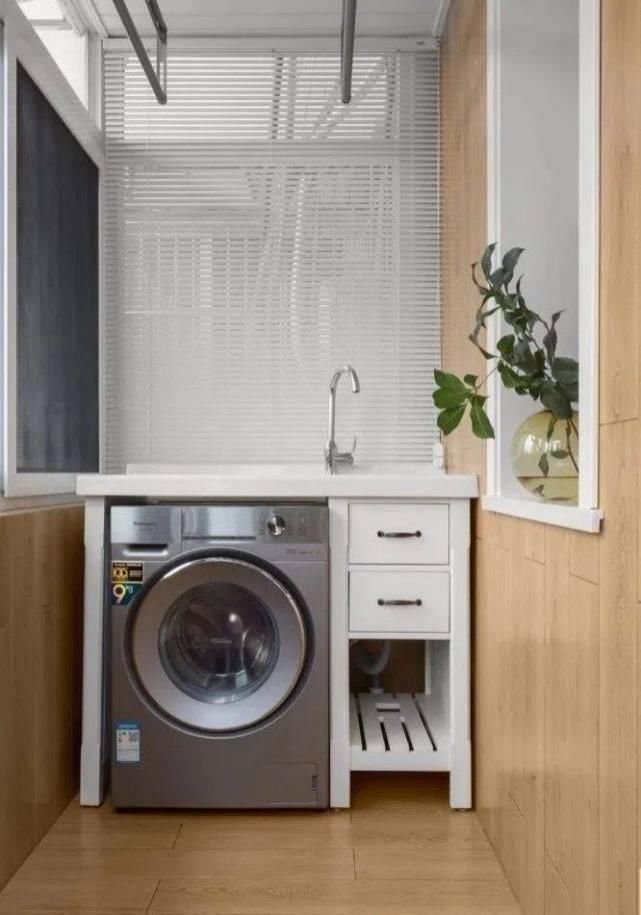 防腐木|越来越多人阳台不铺瓷砖,如今用它来代替,太聪明了