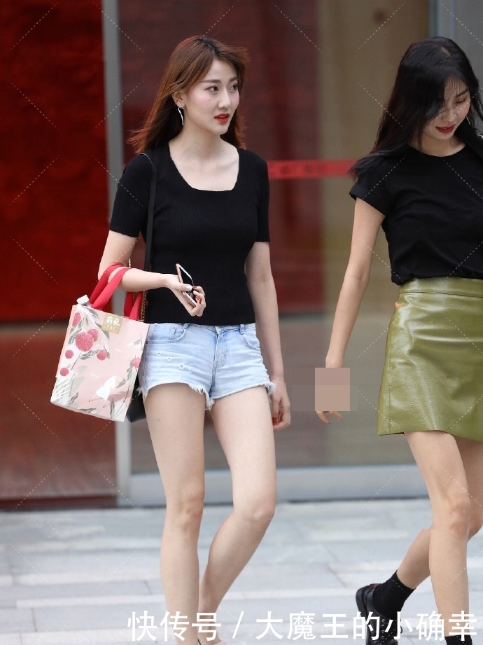 时尚街拍,美女时髦精致的穿搭,尽显女神的味道