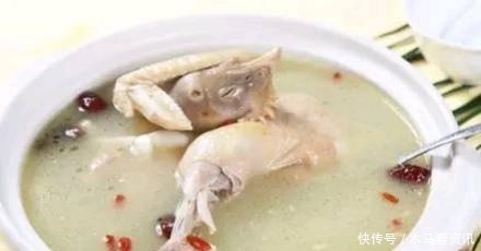 炖鸡汤|炖鸡汤,很多人第一步就错了,难怪鸡肉又柴又腥,汤不浓也不好喝