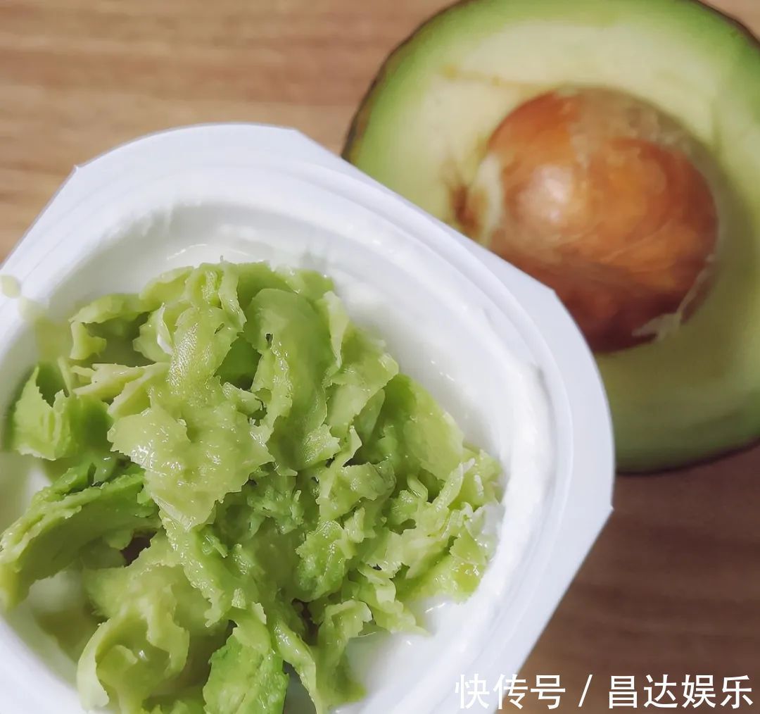 打开方式|牛油果难吃?一定是你的打开方式不对!这5种吃法营养又美味~