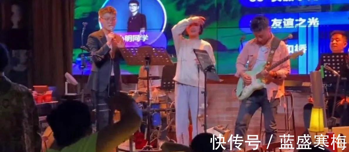 一滴酒|恭喜中国女排,世界级主攻手伤病恢复良好,和痞帅丈夫在酒吧庆祝!