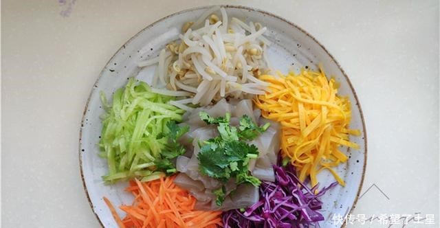 东北人年夜饭必备的凉菜，寓意“五福临门”，比大鱼大肉更先光盘