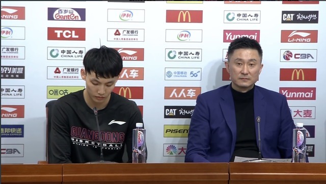 篮板球|26分惨败!杜锋承认轻敌,徐杰像认错的学生,00后小将赛季报销