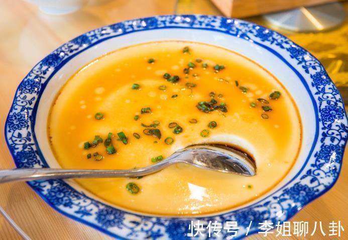 蒸鸡蛋羹不要直接加水，先弄懂3要点，出锅滑嫩鲜美，光滑无气孔