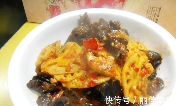 朵形|木耳加一物,金子都不换,常吃排出体内毒素,大肚腩悄悄不见